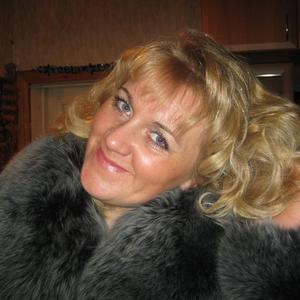 Девушки в Великий Новгороде: Валентина, 45 - ищет парня из Великий Новгорода