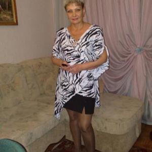Девушки в Новокузнецке: Екатерина, 64 - ищет парня из Новокузнецка