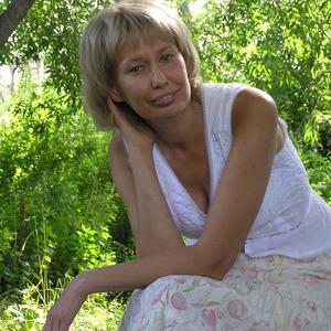 Девушки в Томске: Ольга, 60 - ищет парня из Томска