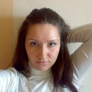 Девушки в Нижневартовске: Елена, 42 - ищет парня из Нижневартовска