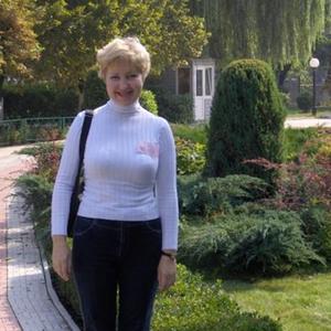 Девушки в Томске: Elena, 59 - ищет парня из Томска