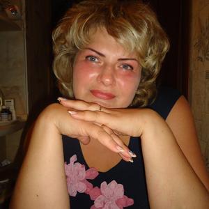 Девушки в Твери: Оксана, 47 - ищет парня из Твери