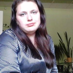 Девушки в Омске: Tata, 38 - ищет парня из Омска