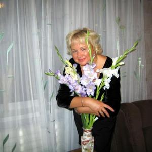 Julia, 68 лет, Санкт-Петербург