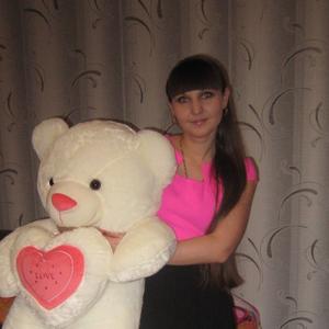 Девушки в Владивостоке: Аня, 35 - ищет парня из Владивостока
