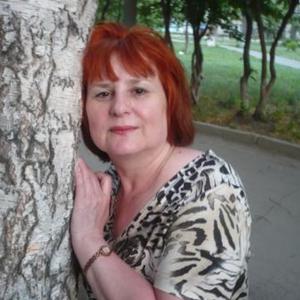 Девушки в Кемерово: Елена, 64 - ищет парня из Кемерово