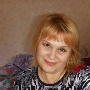 Девушки в Комсомольске-На-Амуре: Елена, 54 - ищет парня из Комсомольска-На-Амуре