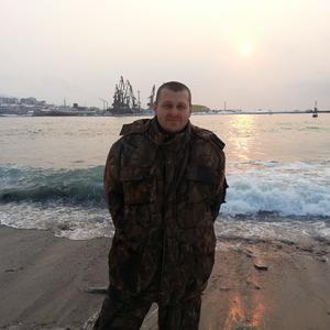 Анатолий, 49 лет, Холмск