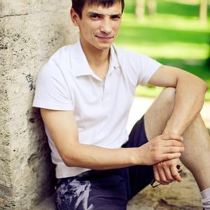 Парни в Гатчине: Илья, 40 - ищет девушку из Гатчины