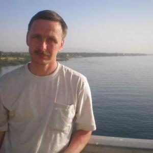 Парни в Магнитогорске: Андрей, 58 - ищет девушку из Магнитогорска