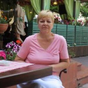Девушки в Волгограде: Надежда, 65 - ищет парня из Волгограда