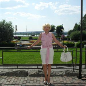 Девушки в Томске: Nina, 52 - ищет парня из Томска