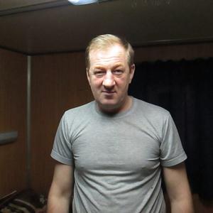 Олег, 57 лет, Артем
