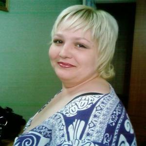 Девушки в Нижнекамске: Елена, 43 - ищет парня из Нижнекамска