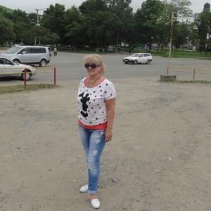 Девушки в Владивостоке: Ирина, 55 - ищет парня из Владивостока